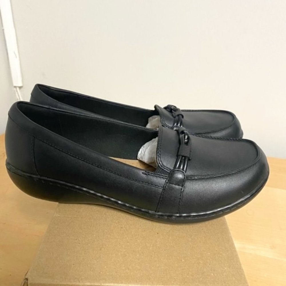 Clarks Women's Ashland Ballot Loafer Size 8 Wide